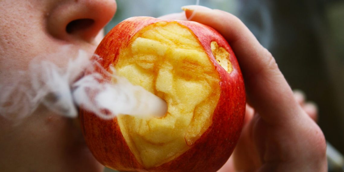 How To Make Homemade Bongs and Pipes? Stoners Guide