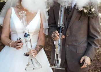 Best Tall Bongs over 3 Feet | 6 Feet | Giagintic Bongs