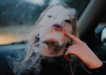 How Long Does Weed Stay in the System of a Skinny Girl ?